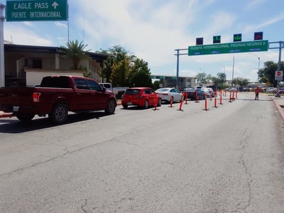 Puentes Internacionales son transitados por más vehículos y peatones