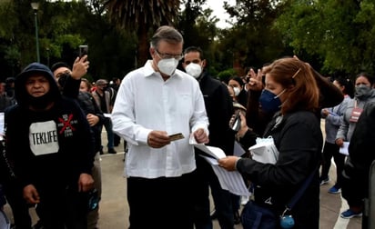 Ebrard participa en votación para renovar Congreso Nacional de Morena