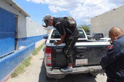 Lavacoches es acusado de robo y golpea a presunta víctima 