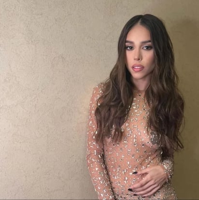 Danna Paola usa pezoneras de tache para lucir prendas transparentes