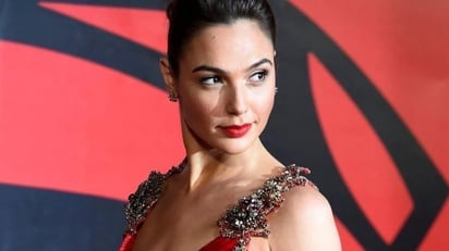 Desde la cama, Gal Gadot demuestra por qué es una de las mujeres más hermosas del mundo