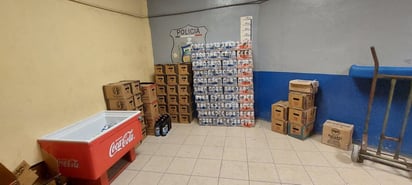 Mujer saquea tienda Six de la colonia Nogalar de Monclova