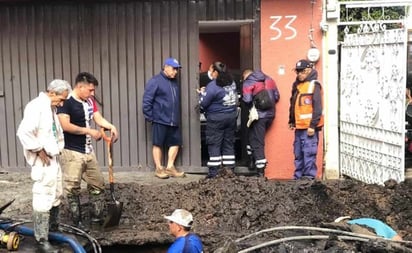 Mega fuga de agua dañó 8 viviendas en Tlalpan