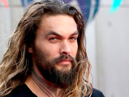 Jason Momoa apareció como sobrecargo para aerolínea en Hawái