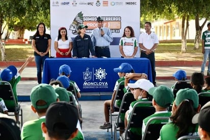 Clausuran con éxito los cursos Guerreros PRONNIF viajan los niños al estadio del Santos Laguna