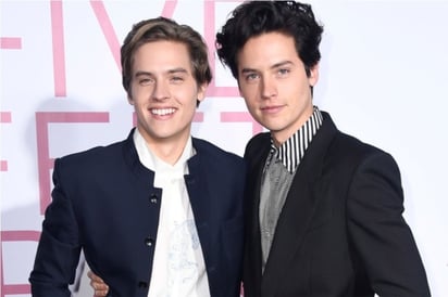 Los compañeros Dylan y Cole Sprouse cumplen 30 años 