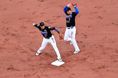 A base de cuadrangulares Acereros aventaja a Rieleros en el  tercer juego de la serie.