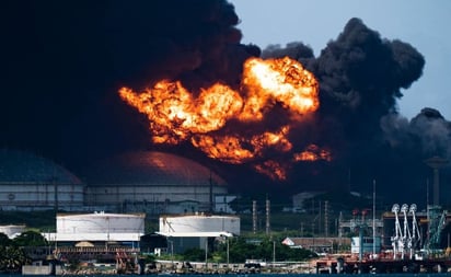  México enviará embarque de gasolinas a Cuba como 'ayuda humanitaria' por explosión en refinería de Matanzas