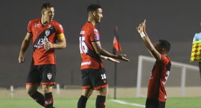 Nacional va por la remontada y Luis Suárez, por su primer gol internacional