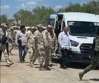 AMLO recorre el sitio del accidente en la mina de Sabinas