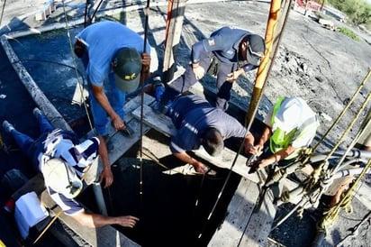 Aumentarán el flujo de desagüe con más equipo de bombeo en rescate en mina en Sabinas