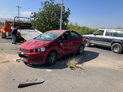 Conductor vuelca su auto en la Montessori 