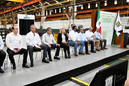 Alcalde de Monclova acude a la inauguración de la empresa GG Trailers