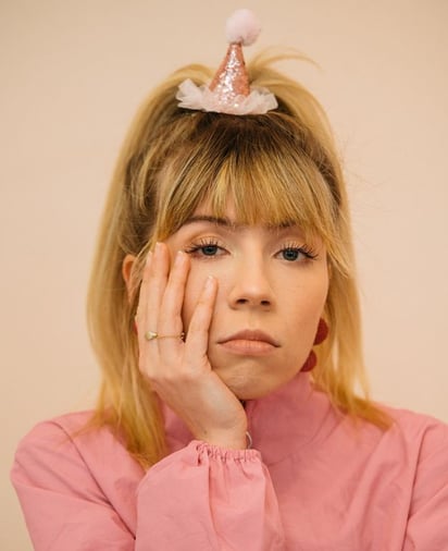 'El Autor' me tomó fotos en bikini y me dio alcohol: Jennette McCurdy