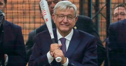 ‘Fue por los playoffs’: AMLO critica uso de helicóptero de la Marina en partido de beisbol