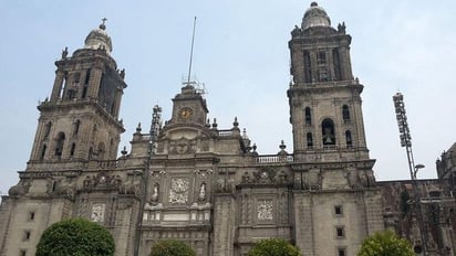 Sismo provocó desprendimientos en Catedral Metropolitana de CDMX