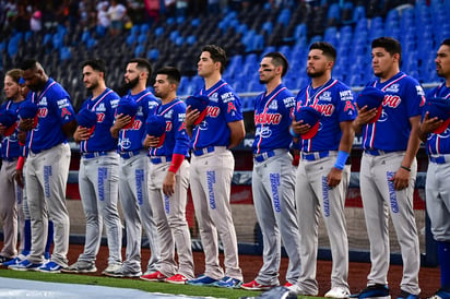 Con cuadrangulares Sultanes gana el tercer juego de la serie al Acero