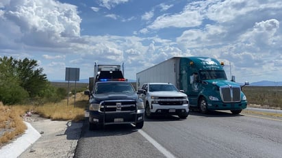  Policía Civil Coahuila detecta tráiler con 127 migrantes