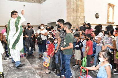 Iglesia ora por alumnos y maestros  ante el regreso a clases este lunes