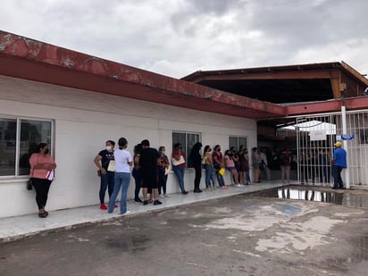 Padres de familia desean dar de baja a sus hijos en Monclova