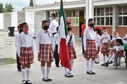 Alumnos dan inicio al nuevo ciclo escolar 2022-2023 en Monclova