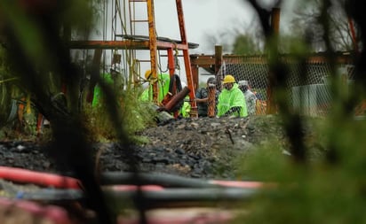 Gobierno tardó en buscar ayuda internacional para rescate de mineros acusan familiares