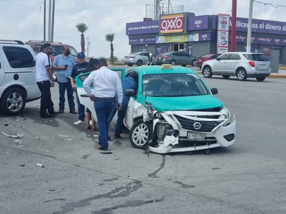 Choque deja varios daños materiales y lesionados