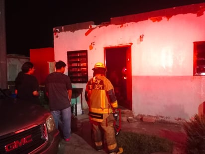 Domicilio en la colonia Acoros se incendia, lo provocó un corto circuito