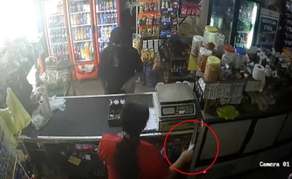 VIDEO. Mujer hiere a asaltante en el rostro con cuchillo : Colima