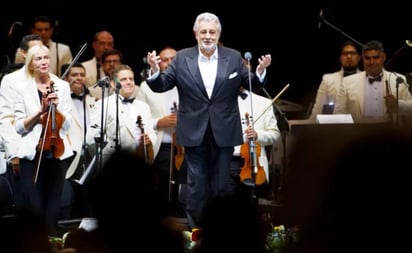 Plácido Domingo consiente a su público en México y se lleva ovaciones