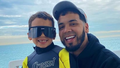 Anuel AA atraviesa denuncia por su hijo