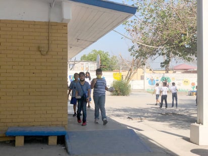 Padres de familia cambiaron a  sus hijos de escuela por carencias