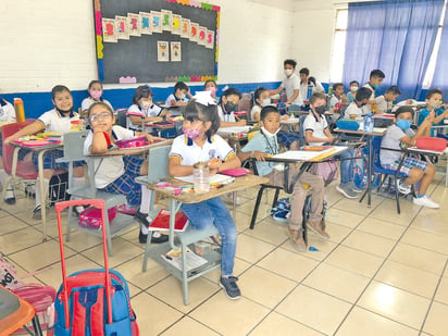 Alumnos sin libros de texto en el recién regreso a clases 