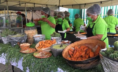 Enchiladas y antojitos potosinos gratuitos en la Fenapo