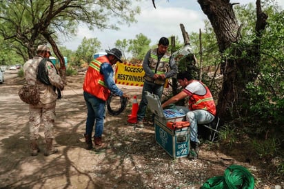 Familia de mineros se reúnen con abogado de patrones