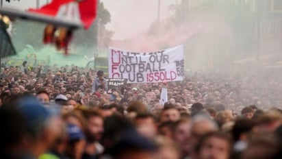 Manchester United: aficionados se manifestaron en contra de los dueños del club