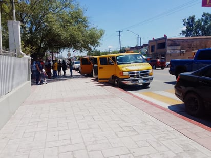 El transporte escolar y la problemática del estacionamiento 