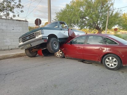 Conductor provoca dos choques; fue detenido