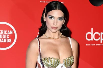 Dua Lipa posa con vestido totalmente transparente de Mugler