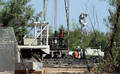 Alistan nuevo plan de rescate de mineros en Sabinas, con consentimiento de familiares