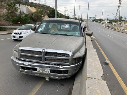 Choque en puente de AHMSA genera caos vial 