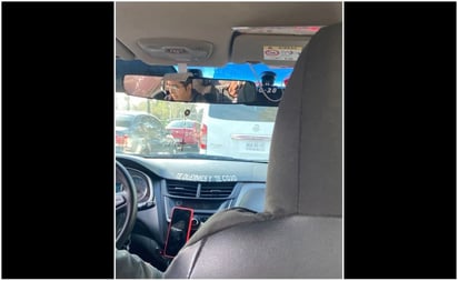 Mujer denuncia mensaje en taxi porque chofer no la dejaba bajar