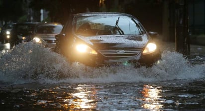 Riesgo de accidentes al conducir aumenta cuando llueve