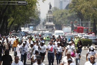 Familias de niños con cáncer marchan en México para exigir abasto de fármacos