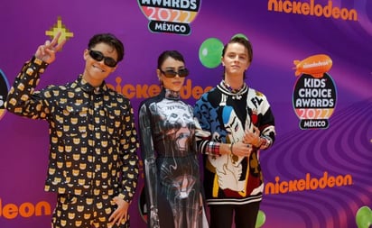 Danna Paola imita a Rosalía en los Premios Kids' Choice Awards