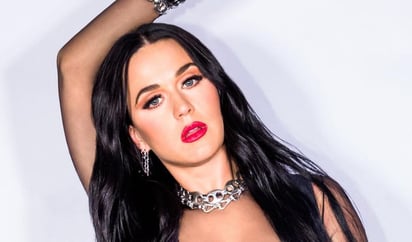 Katty Perry eleva la temperatura con ajustado vestido azul