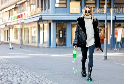 Botas con leggings: el dúo más sofisticado para lucir en la oficina