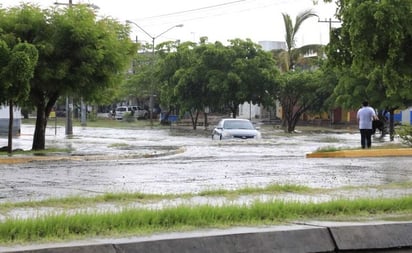 Suman 3 personas muertas por intensas lluvias en Culiacán