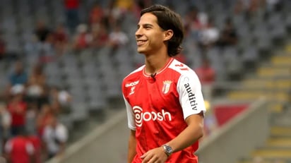 Diego Lainez marca con su nuevo club