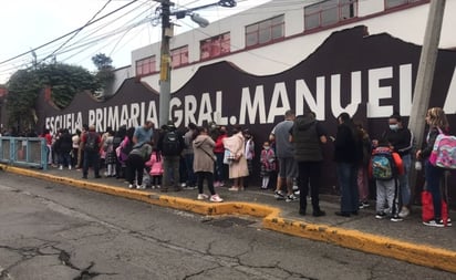 Caos vial, accidentes y retardos, así el primer día de clases en escuelas de Naucalpan 